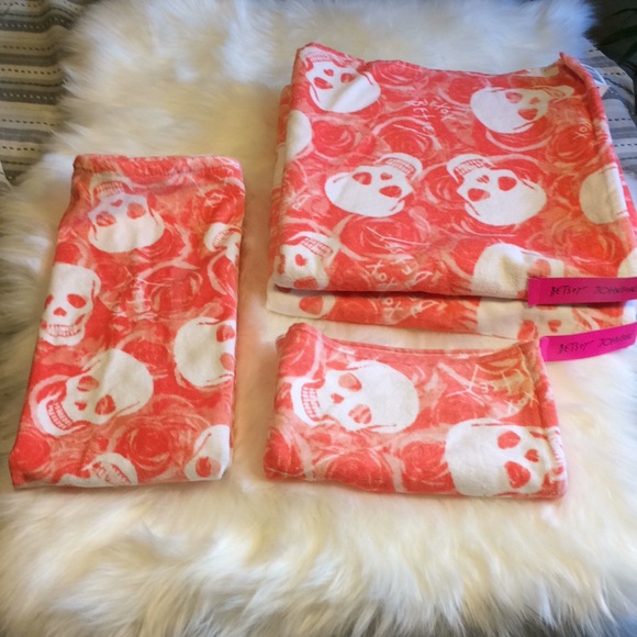 Betsey Johnson Other - FLash Sale! 5-Piece Betsey Johnson Bath Set